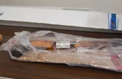 مراهق يقتل والديه بمطرقة ويقيم حفلة فوق جثتيهما