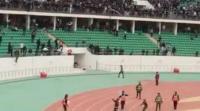بالفيديو: أحداث شغب ومواجهات بين جمهور حسنية أكادير  والرجاء البيضاوي داخل الملعب