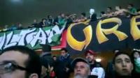 فئتان من جمهور الرجاء  تتشاجران من اجل سنتمترات من مساحة اللافتات