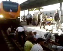 معطلو مكناس يقتحمون محطة القطار