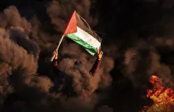في عز العدوان الإسرائيلي.. منشورات عنصرية واستفزازية تتساقط فوق رؤوس سكان غزة (صورة)