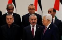 في سابقة: الحكومة الفلسطينية الجديدة تحلف "اليمين الخطأ" والرئيس يأمر بإعادته