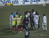 توقف مباراة الكوديم و الماص بسبب عنف و شغب الجماهير