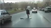 فتاة تنجو بأعجوبة بعد تعرضها لحادث تصادم عنيف‎‎‎‎‎‏