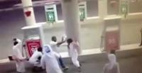 بالفيديو.. شباب يلقنون عامل محطة وقود «علقة ساخنة» في السعودية