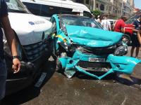 بالصور .. حصيلة ثقيلة لحادثة سير خطيرة بين تاكسي و حافلة نقل عمال بطنجة