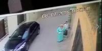 كاميرا فضحت امرأة تقوم باعمال السحر و الشعوذة بمدينة تطوان