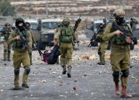 جيش الاحتلال يقتحم منزل شهيد القدس ويعتقل والديه وشقيقه