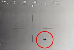 فيديو صادم في الكونغرس.. صاروخ "هلفاير" الأميركي يرتد عن جسم غامض فوق اليمن