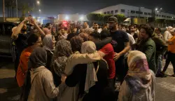 بعد شهور من الانتظار.. دموع الفرح تعانق عائلات معتقلي "جيل زد" لحظة مغادرتهم سجن عكاشة