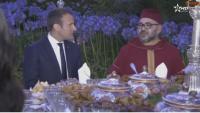 الملك محمد السادس يقيم حفل افطار على شرف الرئيس الفرنسي و حرمه (فيديو)