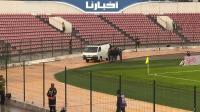 في زمن الاحتراف...سيارة غريبة تدخل ملعب البشير مع بداية الشوط الأول لمباراة الوداد ووجدة