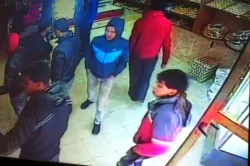 جماهير محسوبة على الوداد البيضاوي تهجم على مخبزة بتزطوطين وتنهب منتجاتها