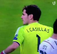 كاسياس يمنع رونالدو من مغادرة الملعب !
