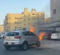 في موقف بطولي: مواطن يسحب سيارة مشتعلة بعيداً وينقذ السكان من كارثة حقيقية