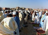 اليوسفية: مصلون يحتجون على تأخر ممثل السلطة عن توقيت صلاة العيد ويقاطعون الخطبة