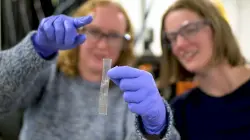 علماء يطورون مادة قابلة للتمدد والتقلص بطريقة مدهشة(فيديو)