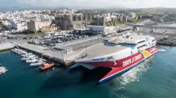 السلطات المغربية والإسبانية توقفان الرحلات البحرية بين طنجة وطريفة