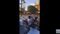 صاحب دراجة نارية يلاحق الملك بسيارته المكشوفة في مراكش...شاهد ماذا وقع!!