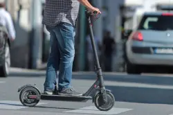 قانون السير في المغرب.. تعديلات جديدة تشمل الدراجات الكهربائية والتروتينات!