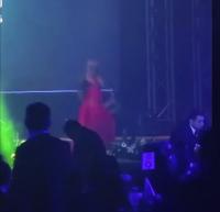 بعد إليسا.. شذى حسون تسقط على المسرح!