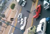 شاهد لحظة سرقة سائق طاكسي بحي مولاي رشيد من طرف مراهقين