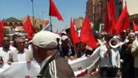 بالفيديو: مسيرة للفلاحين تجوب شوارع بني ملال وتُطالب باسقاط المقاطعة وترفع شعار "باراكا من النفاق!" ..وفلاحون معارضون "حنا مع الشعب"