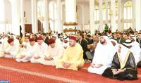 الملك يؤدي صلاة الجمعة بأبوظبي و من المنتظر أن يعود اليوم الى المغرب