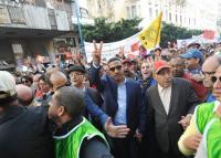 الحكومة تلزم الصمت بشأن مسيرة النقابات وتلوح بالاقتطاع بخصوص الإضراب العام