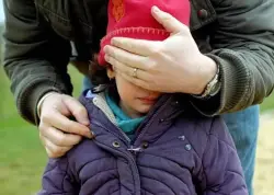 شرطي بأيت ملول يشهر سلاحه الوظيفي لتحييد خطر مشتبه فيه هدد طفلاً