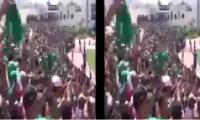 جمهور الرجاء يغني للجزائر