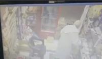 شفار بوادلو يضرب مول الحانوت العجوز بعصا البيسبول و يسرق صندوق نقوده