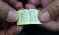 مسيحي يحتفظ بأصغر نسخة تاريخية من القرآن الكريم