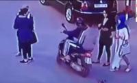 فيديو خطير من طنجة : سرقة هاتف نقال لفتاة على متن دراجة نارية !!