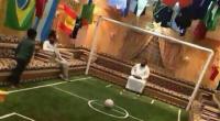 تبذير .... سعودي يحول مجلس منزله إلى ملعب كرة قدم  ليعيش جو المونديال