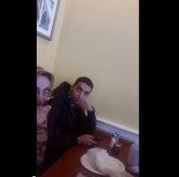 يهودي امريكي من اصول مغربية يواجه امينتو حيدر قائلا: "حشومة عليك"