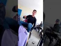 الضسارة فين وصلات: تلاميذ يغنون داخل القسم أثناء شرح الأستاذة للدرس