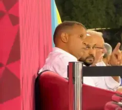 ماذا يفعل وليد الركراكي في قطر؟