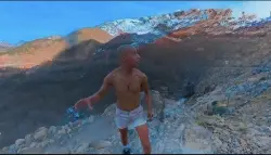 "بن نسنس" يتحدى الجيش الإسباني ويقتحم الجزر الجعفرية المحتلة رافعا شعارات السيادة المغربية