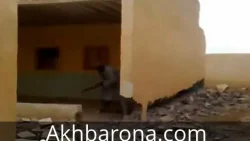 لقطة طريفة..رجل أفغانى يهدم بيته و هو بداخله