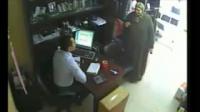 كاميرا خفية تفضح أما تعلم بناتها السرقة