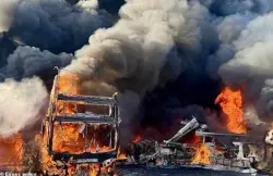حريق هائل يدمّر 36 حافلة ذات طابقين في بريطانيا.. والتحقيقات تكشف أنه متعمد
