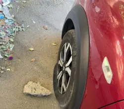 تخريب سيارة أستاذة بالكارة بعد خلاف مع ولي أمر تلميذ