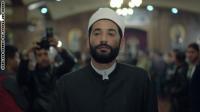 بطل فيلم ” مولانا ” الممنوع من العرض يفوز بجائزة أفضل ممثل بمهرجان تطوان و الجمهور يحاصره (فيديو)