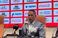 مدرب الرجاء: كثرة التوقفات بسبب الشهوب الاصطناعية أثر على إيقاع المباراة