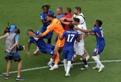 لويس إنريكي يفقد أعصابه بعد نهائي كأس العالم للأندية ويعتدي على  مهاجم تشلسي