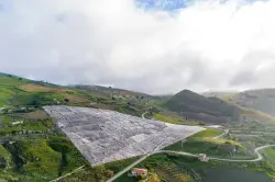 كانت فكرة مجنونة.. قرار بدفن بلدة إيطالية تحت أطنان من الخرسانة ينقذها من الاندثار