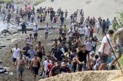 الحكومة الإسبانية تؤكد إعادة 25 ألف مهاجر إلى المغرب و35 ألفا آخرين ينتظرون دورهم