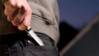 لأسباب مجهولة...خمسيني يقتل جاره ويوجه طعنات بالسلاح الأبيض لزوجته