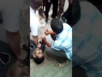 حصري بالفيديو:"مشانقة" بين بائع متجول وقائد والأخير يطرح الرجل أرضا وهذا ما وقع